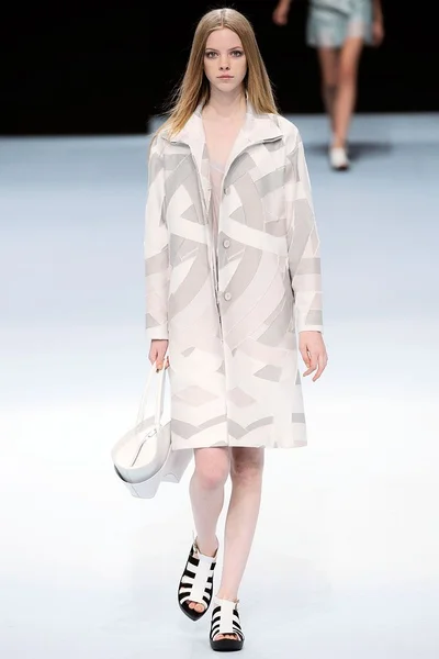 Look 3